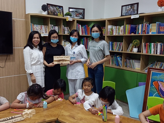 Doanh nghiệp du lịch Hà Nội mang Trung thu tới cho các bệnh nhi